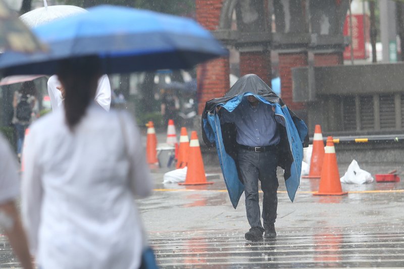 陣雨雷雨機率高 氣溫偏高防中暑