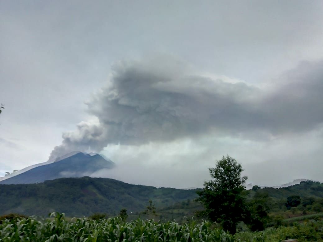 瓜地馬拉火峰火山再度爆發 村民恐被迫撤離