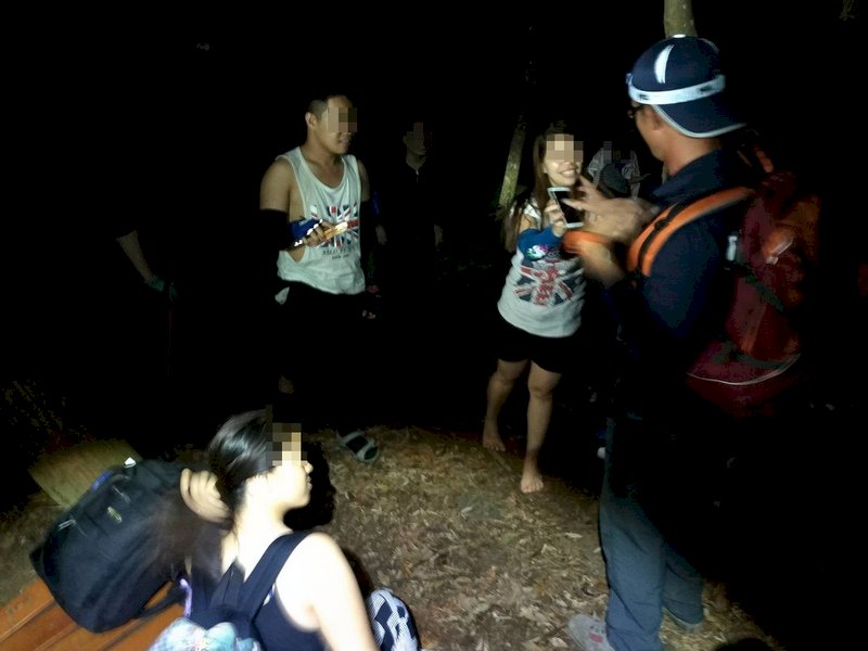 菲籍移工揪團谷關登山迷途 平安獲救