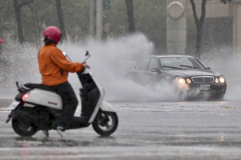 低壓帶影響 上半天各地降雨機率高