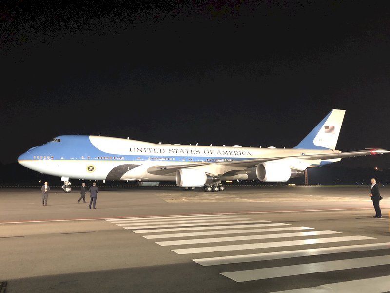 人在新加坡 川普隔空續批G7盟國