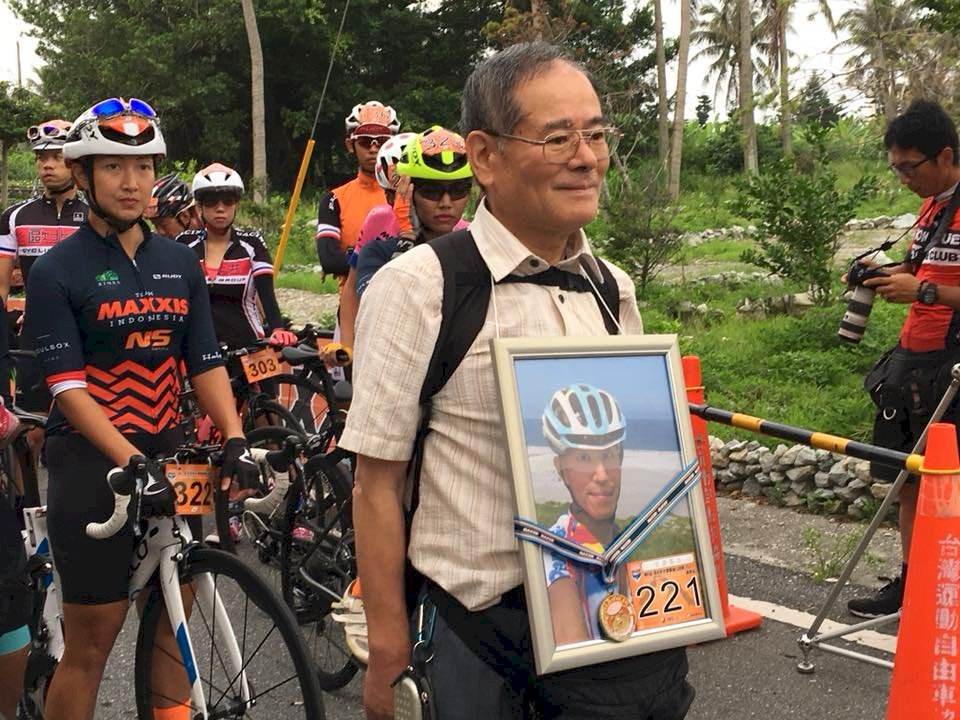 轉化喪子之痛  白井爸爸完成兒子攻頂遺願