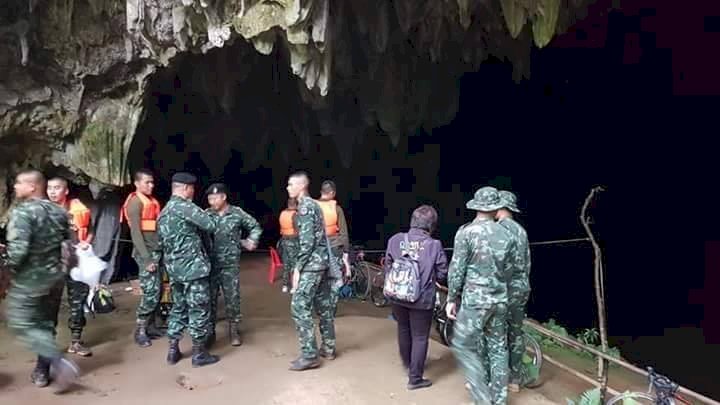 足球少年受困7天 泰潛水員深入洞穴搜救