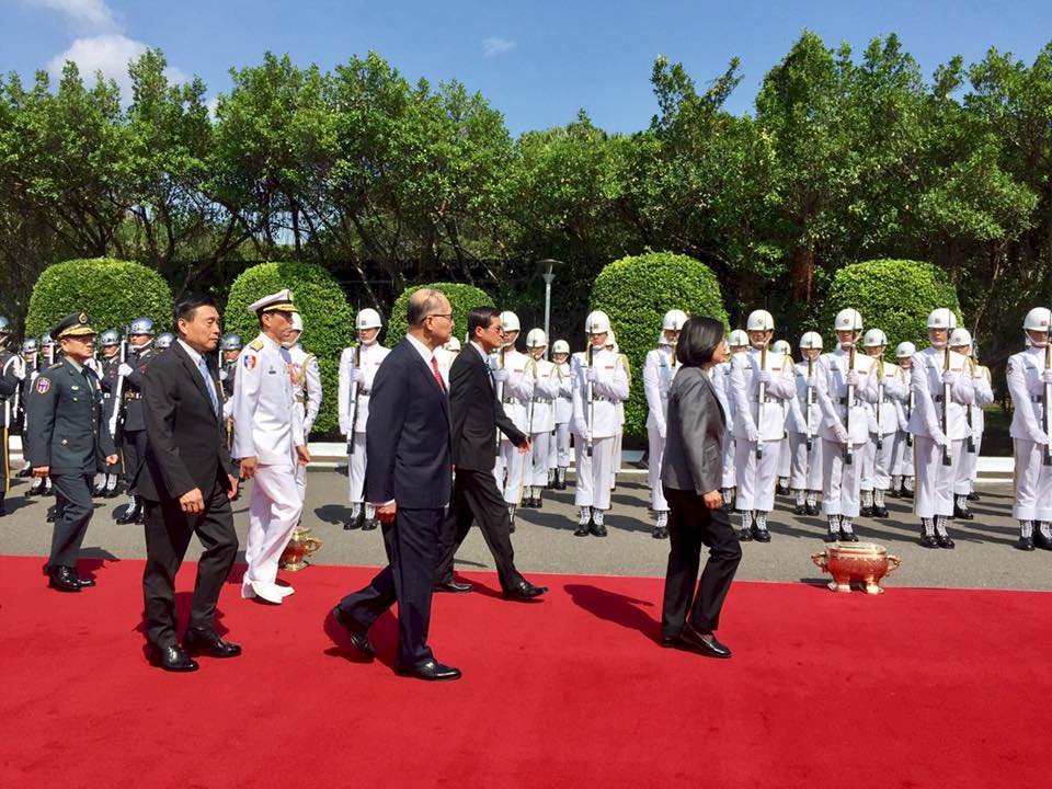 出席軍校畢典 總統肯定政戰反制對岸宣傳