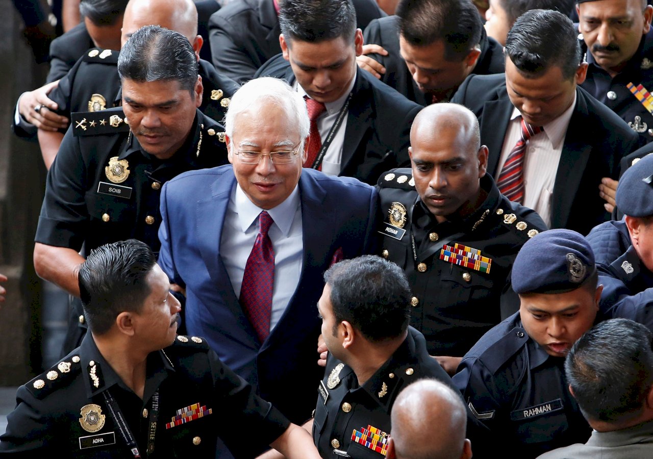 洗錢案宣判 馬來西亞前首相納吉濫權罪成立