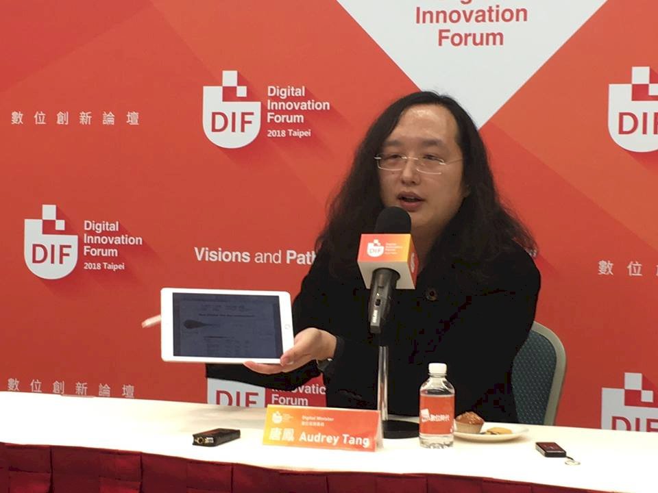 推e化 唐鳳：下週將開放討論下世代健保卡