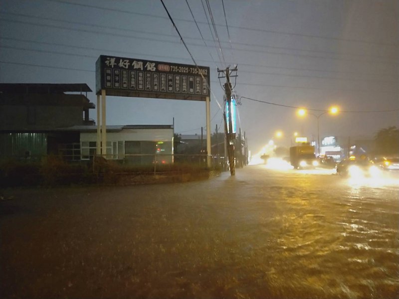 中南部午後留意大雷雨 東南沿海慎防長浪
