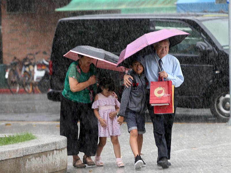 摩羯颱風外圍雲系影響 北北基大雨特報