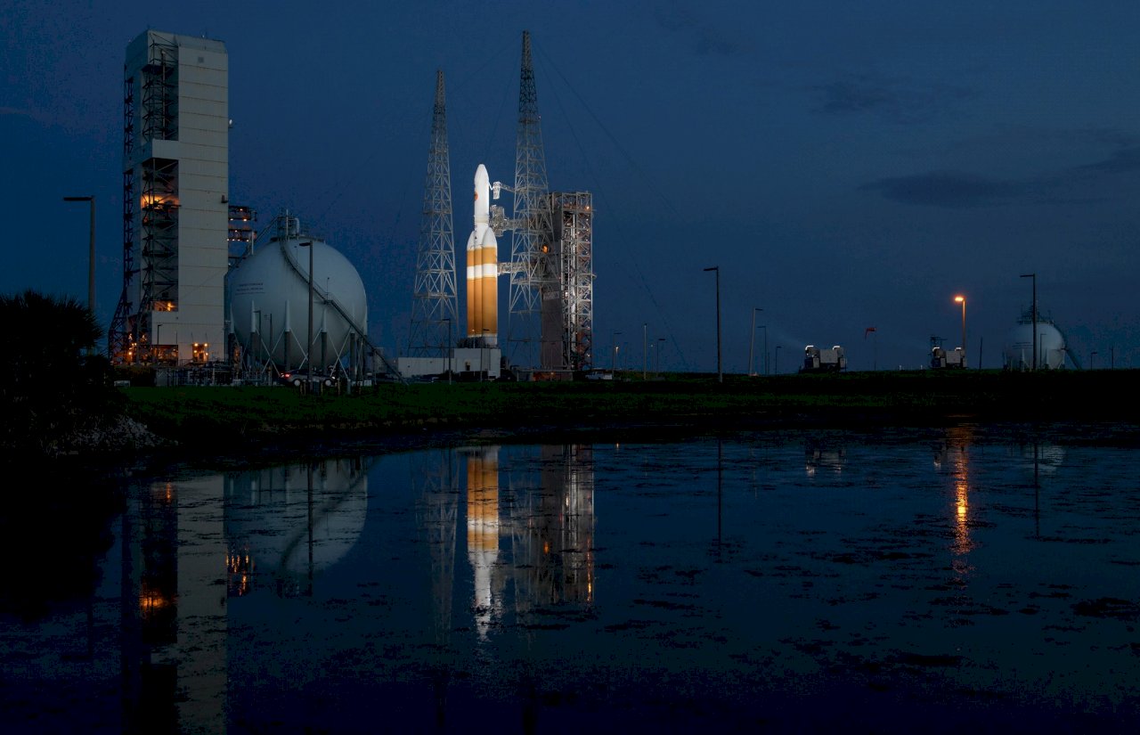 NASA掠日探測器升空 盼解太陽風暴之謎