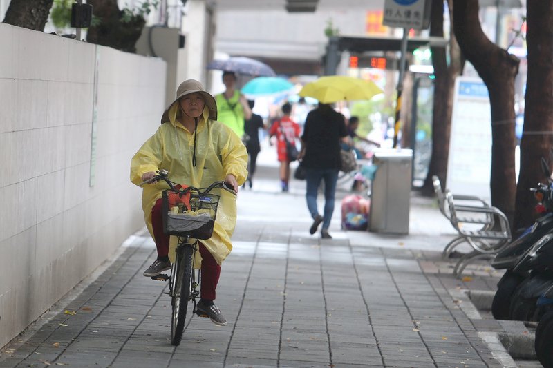 今起中南部嚴防豪雨 北部及東部留意高溫焚風