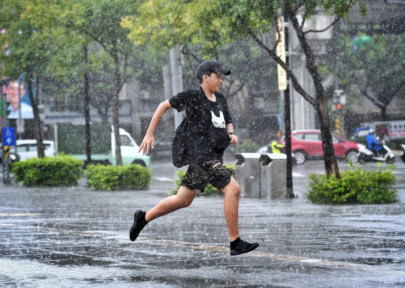 低壓帶北移 午後留意局部大雨或豪雨