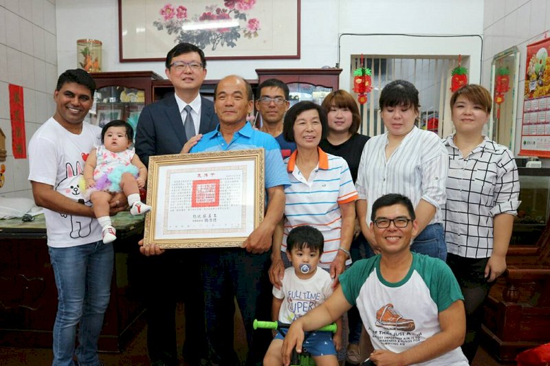 已逝愛文芒果之父獲頒褒揚令 事蹟列入國史