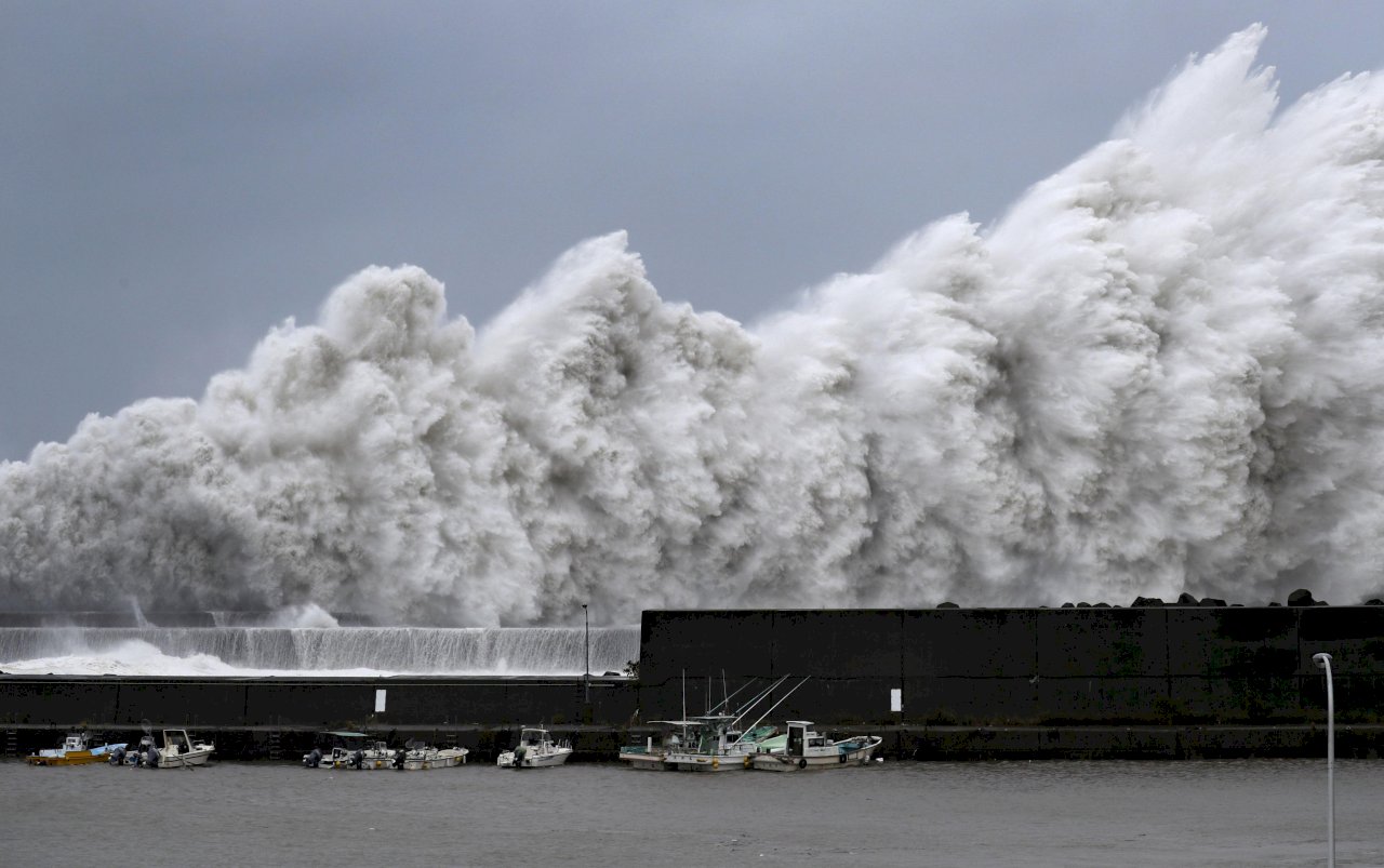 颱風燕子襲日 增至7死177傷161萬戶停電