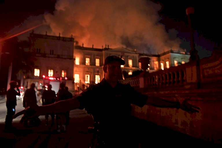 巴西博物館大火為人類記憶悲劇 法願協助
