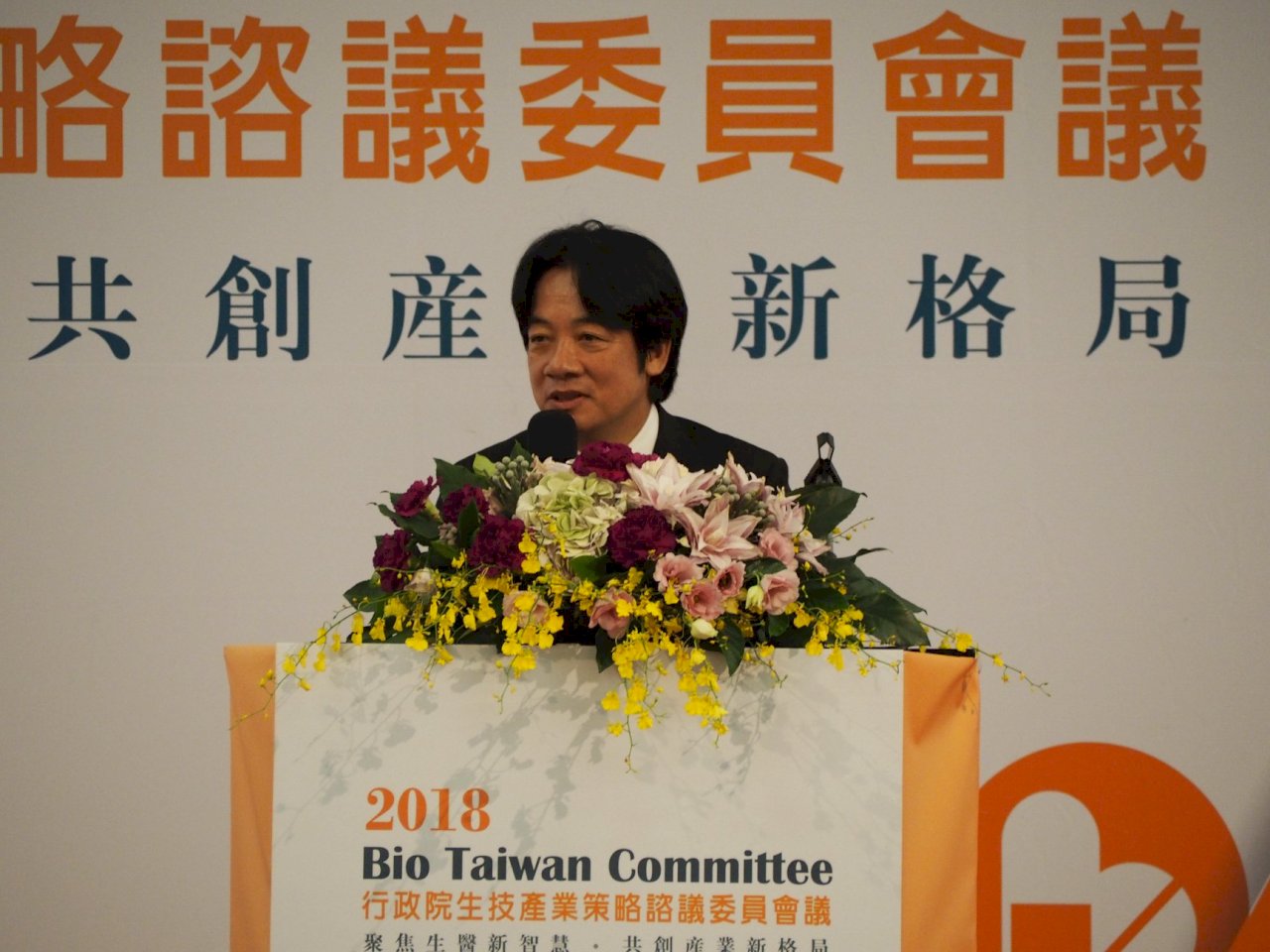 賴揆：政府要幫生技產業打通道路