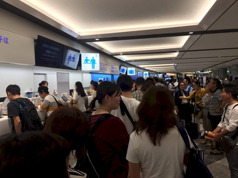 北海道札幌可飛了 華航增班長榮放大機型
