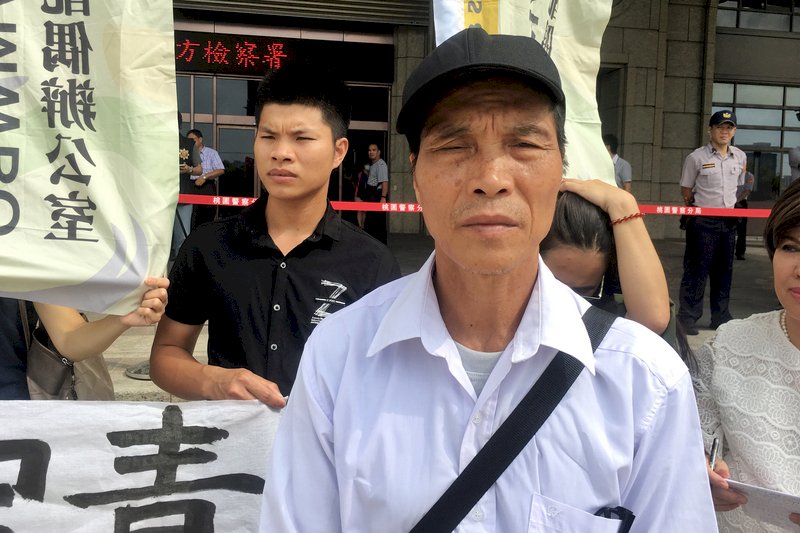 矽卡大火移工父兄  跨海來台出庭求真相