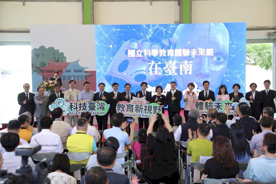 科技立國 賴揆：12年國教訓練人人都會寫程式