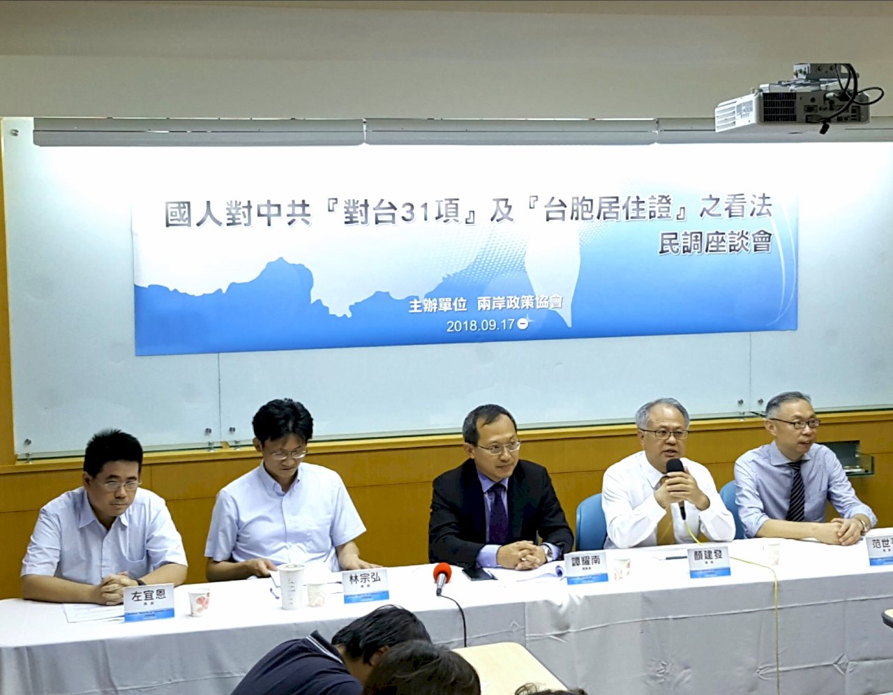 申領中國居住證 民調:6成支持申報與管制