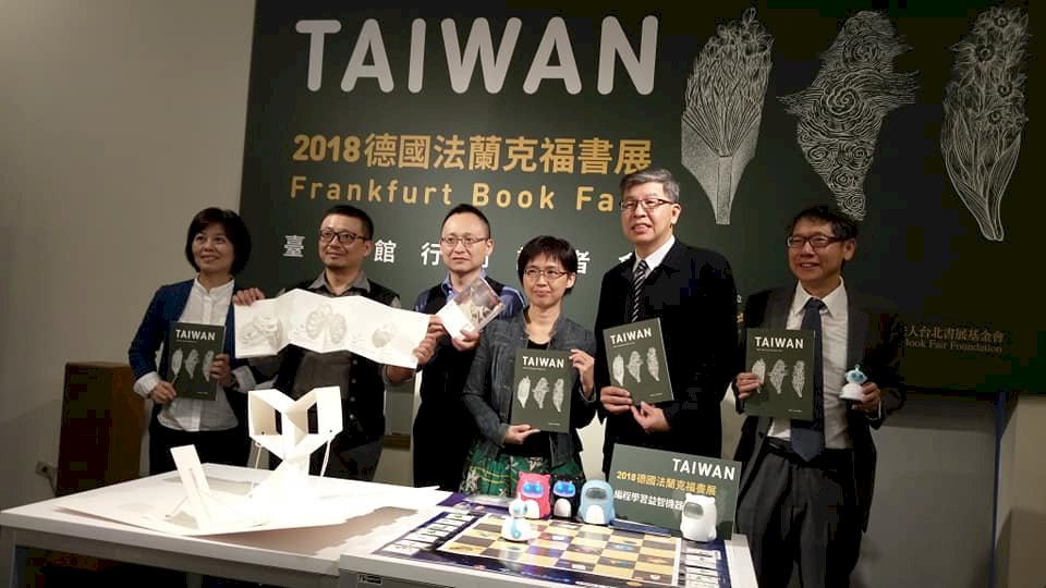 德國法蘭克福書展 台灣館教你做72變立體書