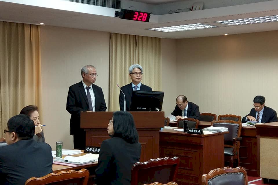 陳英鈐：公投票投錯票匭 仍視為有效票