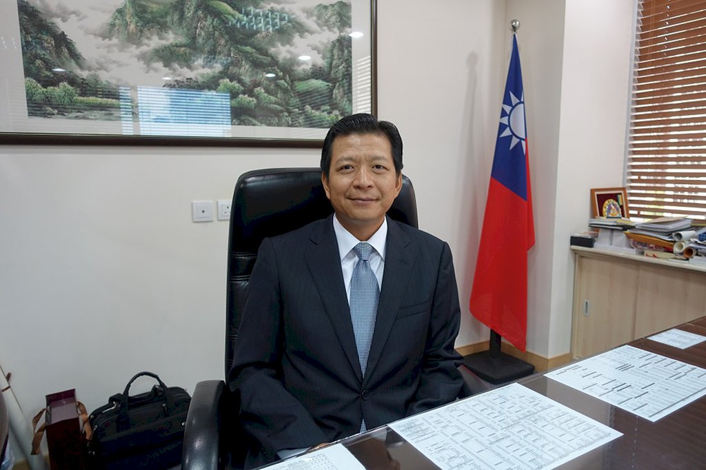 香港議員關注盧長水事件 籲當局發簽證