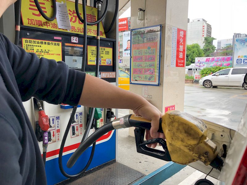 中油汽油降7角 95無鉛每公升降至30元