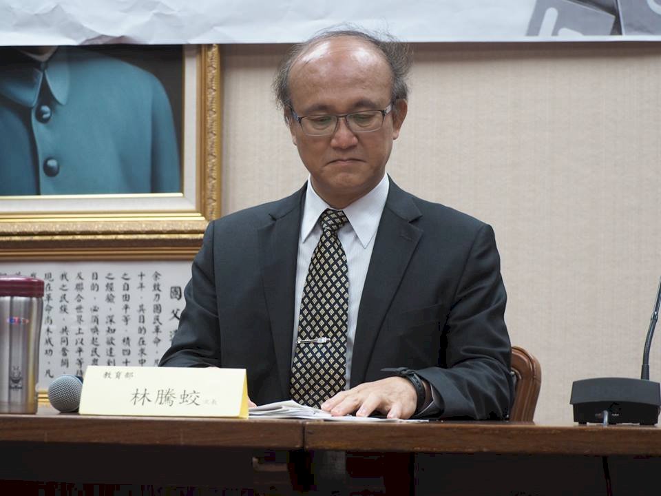 管中閔疑違法兼職領稿費 教部：台大應查證