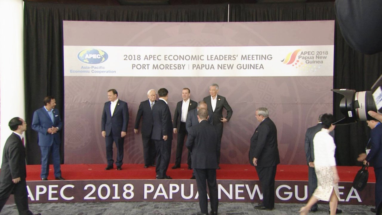 APEC閉門會前合影 張、習短暫對眼零互動
