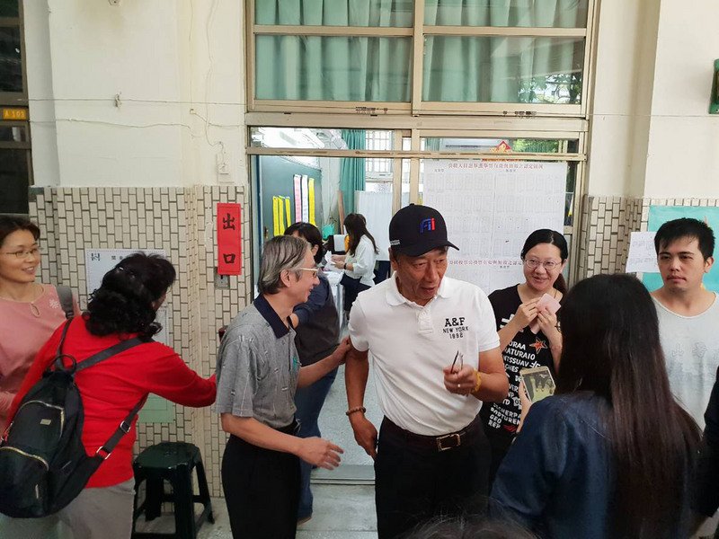 郭台銘：鴻海檢討成本 沒有大量裁員