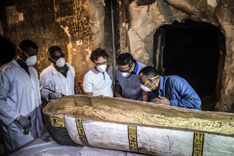 埃及發現古墓和石棺 出土木乃伊保存良好