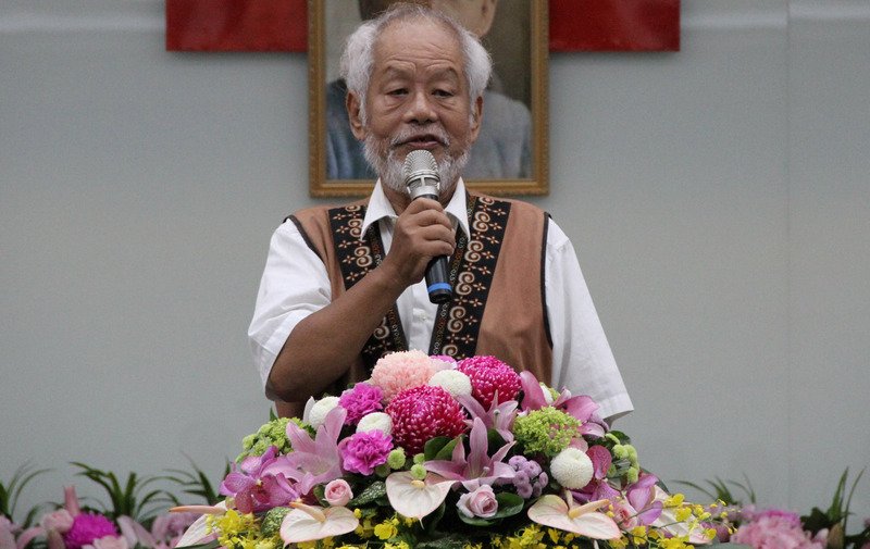 自自冉冉春聯引熱議  詩人林瑞明辭世