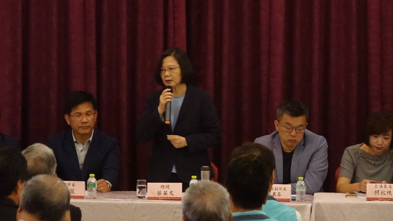 蔡英文總統：先選後檢討再調整人事