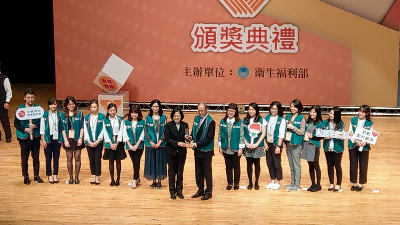 銀髮志工佔2成 總統：活躍老化最好典範