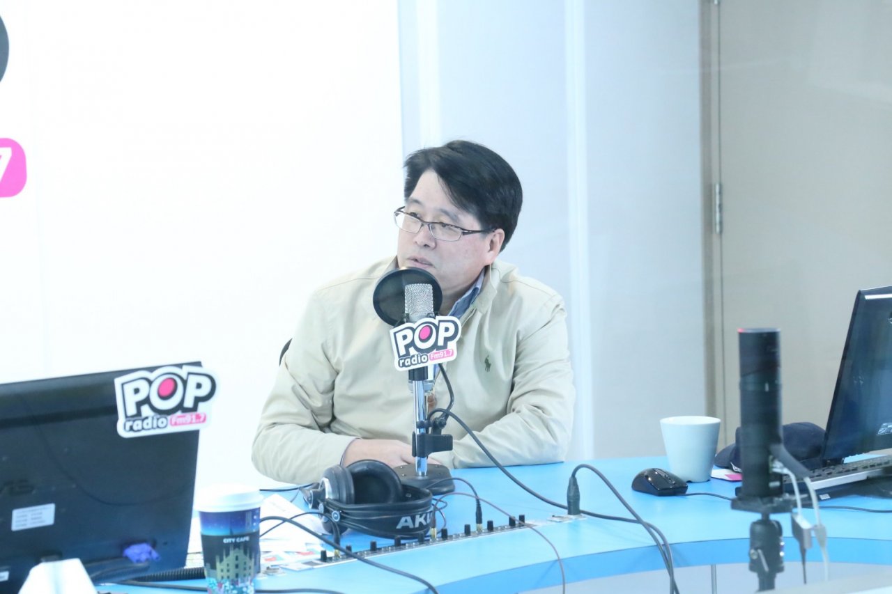 登記參選民進黨主席的游盈隆今天接受廣播節目專訪。（圖：POP搶先爆節目提供）