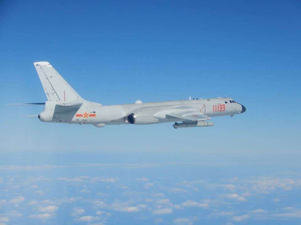 兩週內第8度 共軍殲10轟6再犯台灣防空識別區