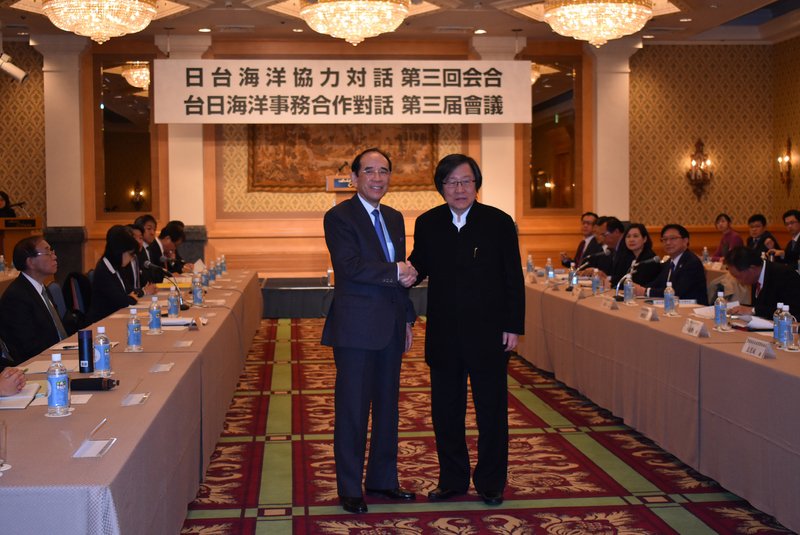 第3屆「台日海洋事務合作對話會議」27日在東京召開，日本台灣交流協會會長大橋光夫（中左）說，雙方將簽署兩項合作備忘錄。