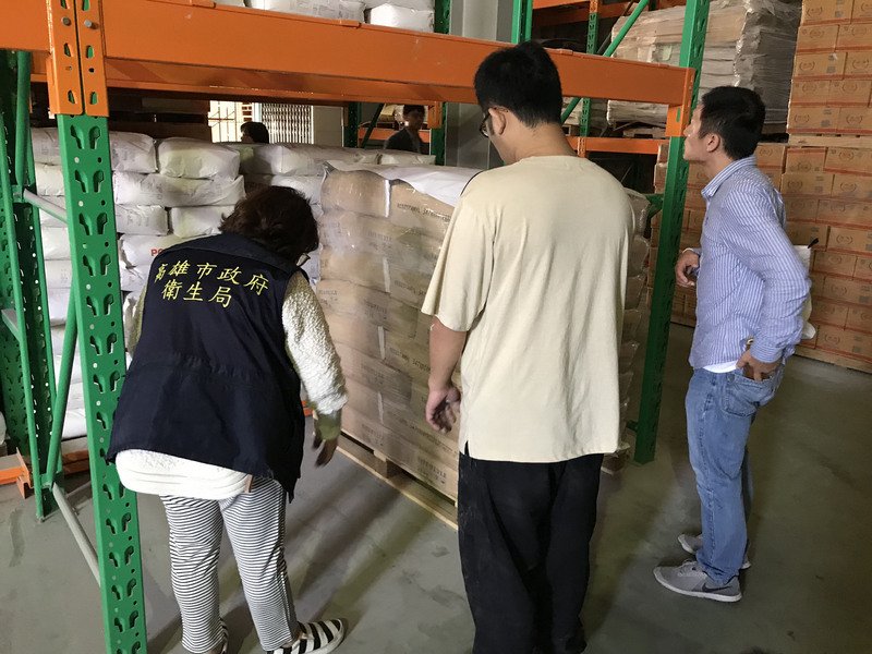 高雄過期奶精改標再賣 2513公斤流入市面