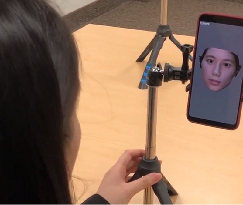 旅美創業家劉峻誠團隊研發3D人工智慧，能採集人臉部深度資料，就算用高解析度的照片、影片或模型蠟像都不能破解。（劉峻誠提供）