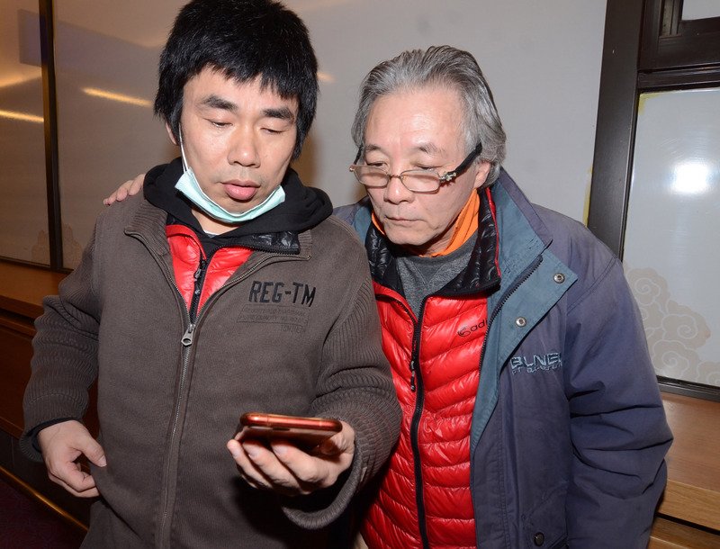 滯留桃機中國男子可望入境 進度令兩人高興