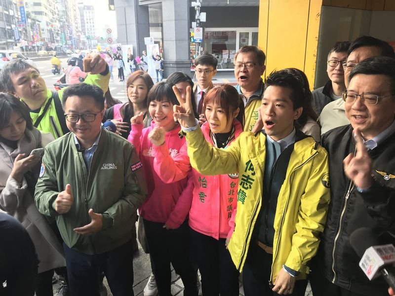 立委補選 綠組織動員挺何志偉 音樂會拉抬王義川