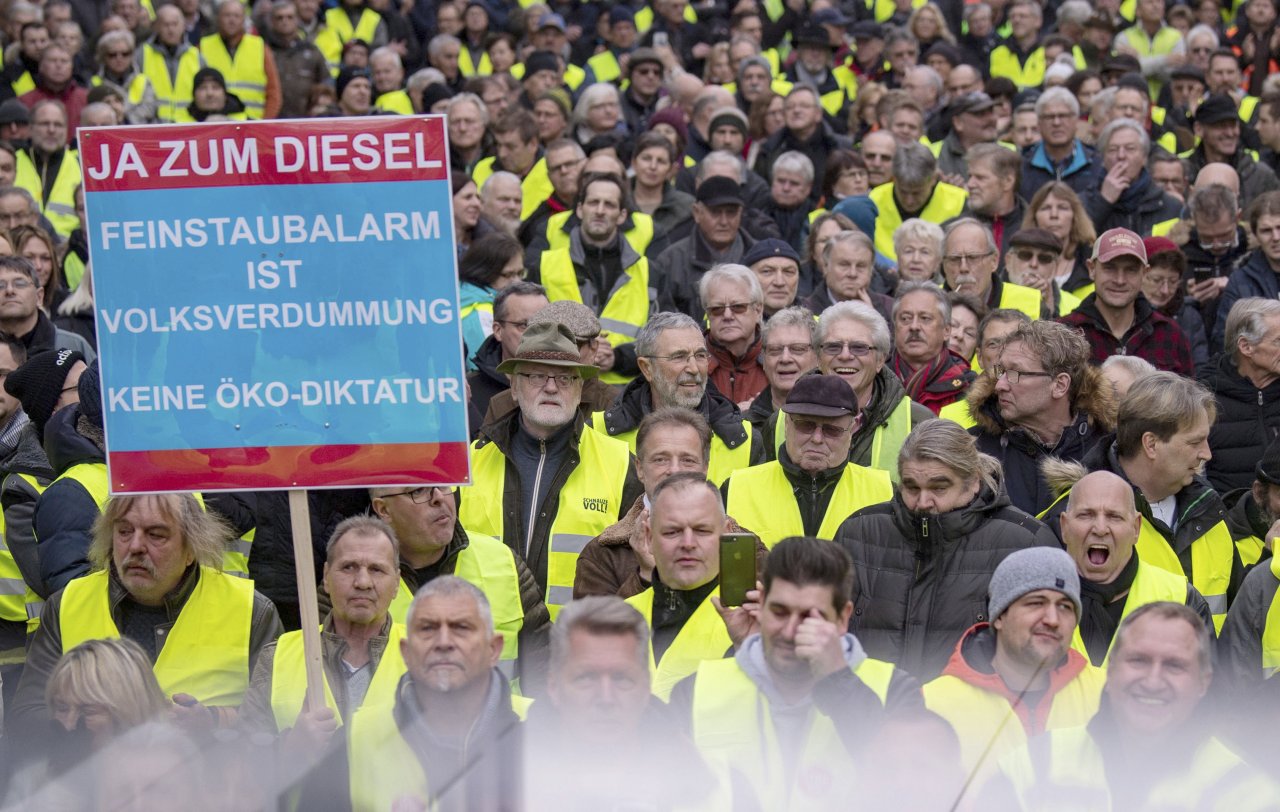 抗議老舊柴油車禁上路 德國人也穿黃背心示威