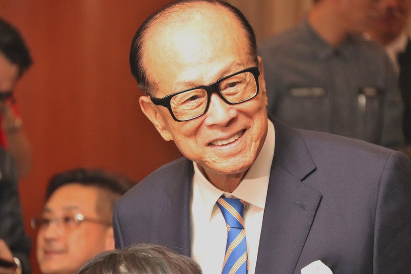 中共連環施壓 李嘉誠賣「港」變賣國？