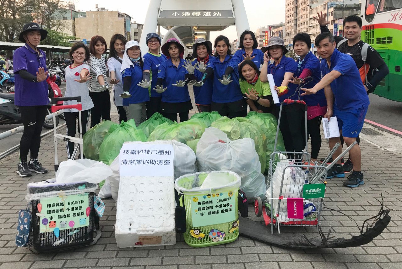 連假專程南下不是看燈會 這群人徒步撿垃圾55公里
