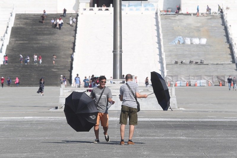 鋒面遠離 熱到下週二 留意午後雷雨