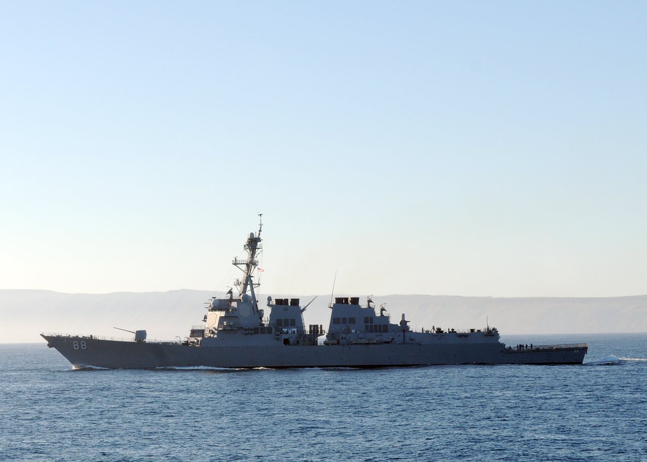 貿易戰火未熄 美軍戰艦駛近黃岩島