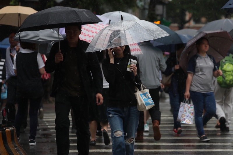 氣象局發布17縣市豪雨大雨特報 新聞 Rti 中央廣播電臺