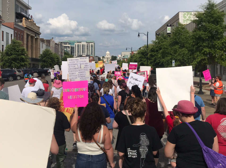 阿拉巴馬州數千人示威 抗議史上最嚴墮胎法