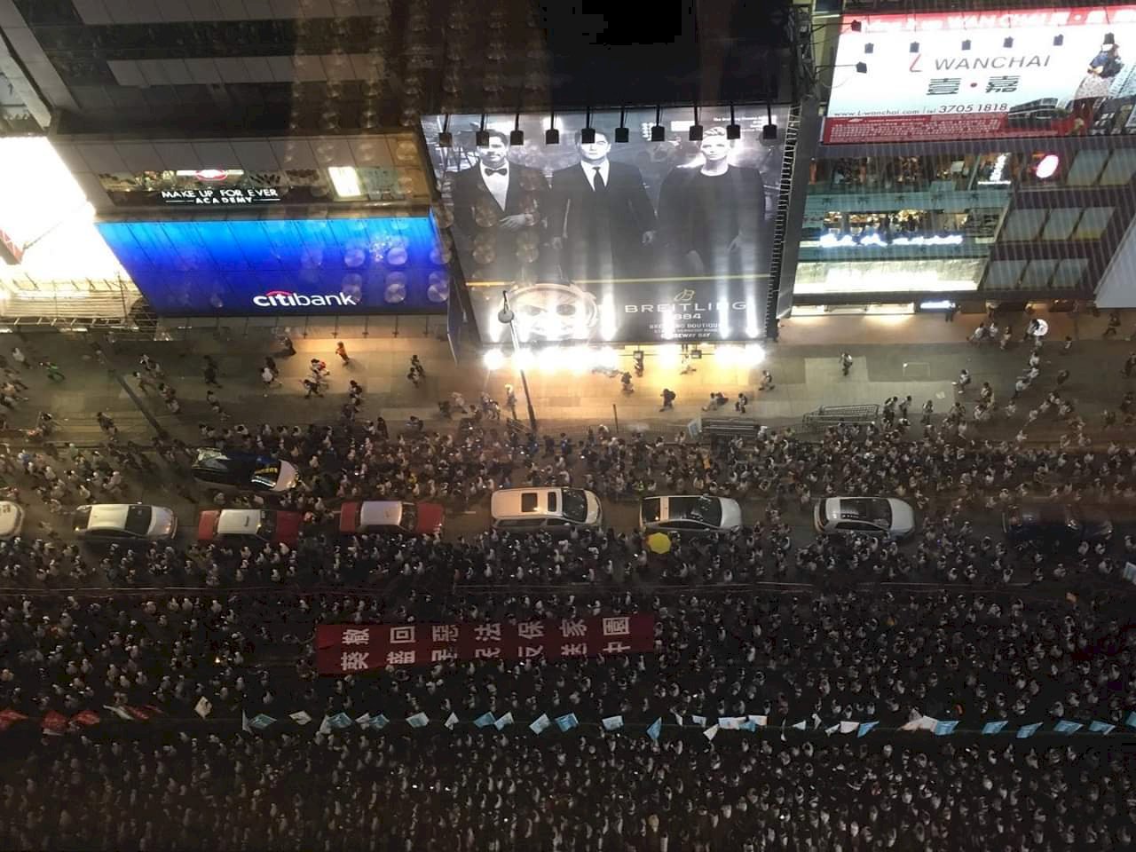 港人湧蔡總統臉書留言：台灣不要變另一個香港