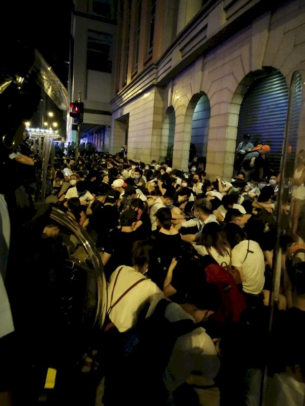 反送中爆流血衝突 港警務處長：追究到底
